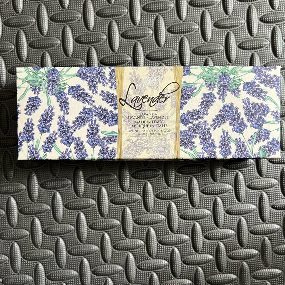 italy lavender Crown bath soap 3 pcs itaale nib